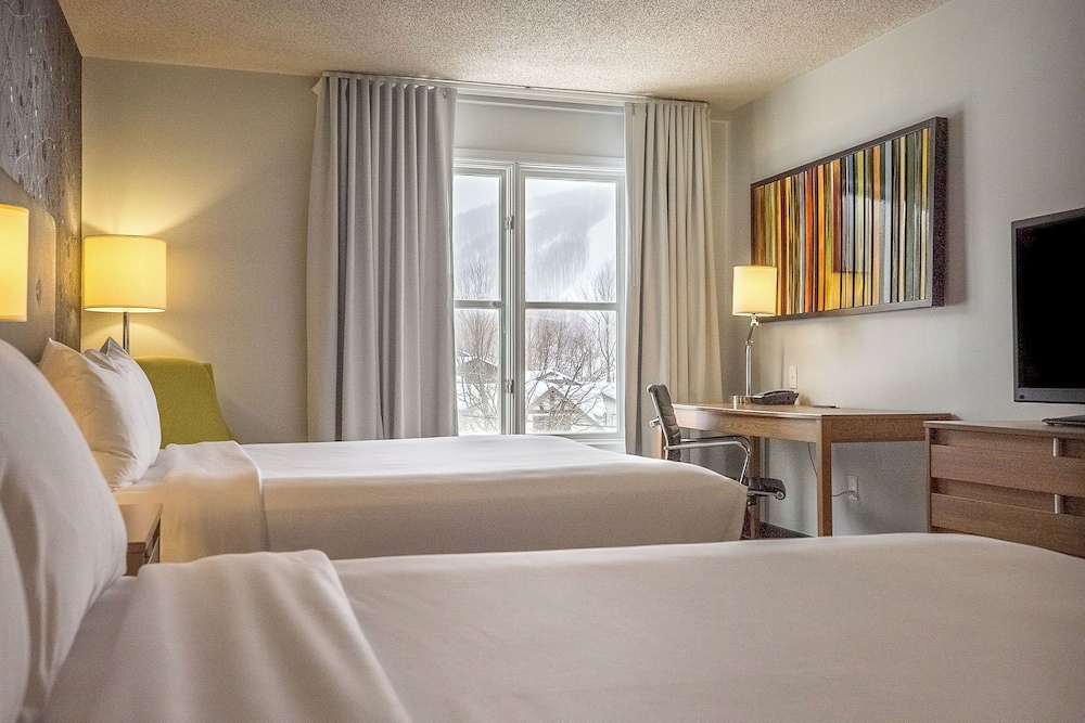 Comfort Room, 2 Queen Beds, Mountain View photo 2
