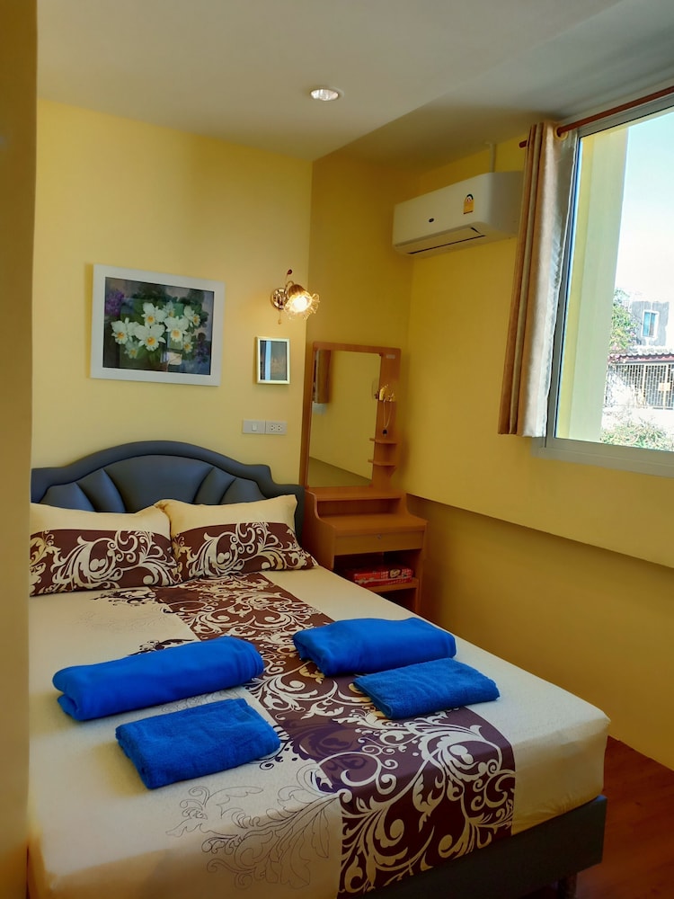 Standard Room (Yellow) photo 3