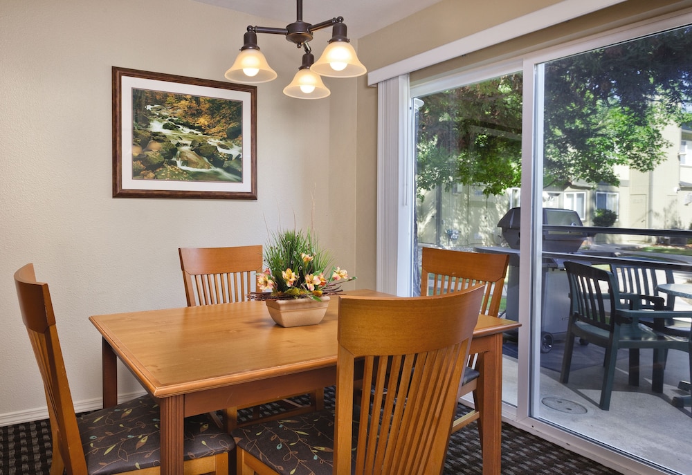 Deluxe Condo, 2 Bedrooms, Kitchen photo 3