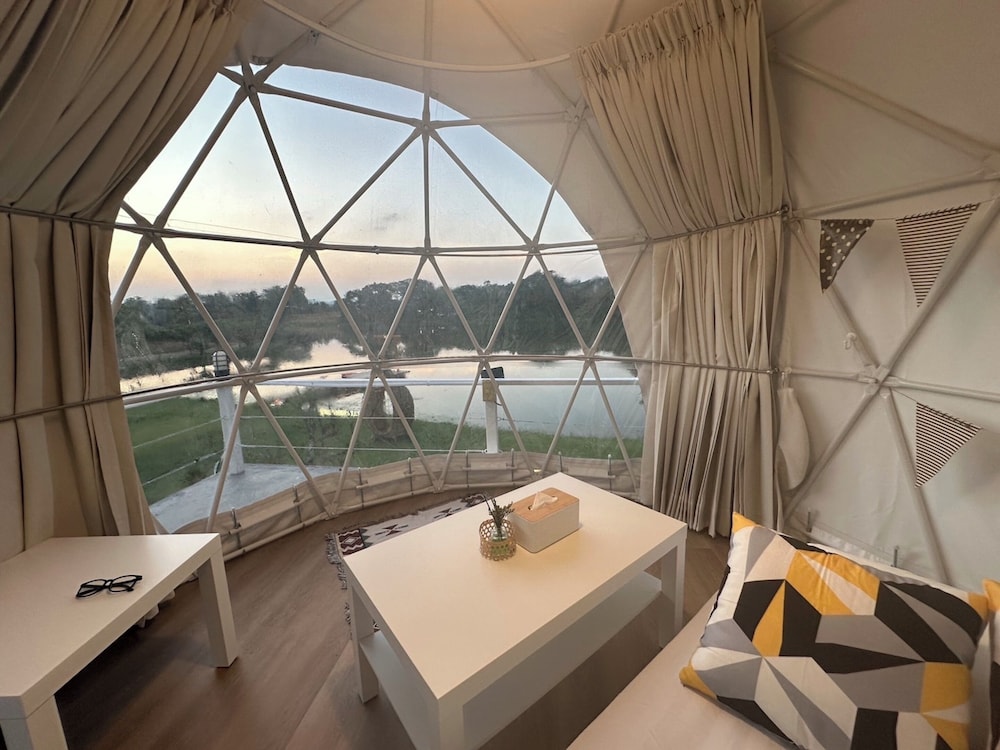 Riverfront Villa with Upper Deck Dome - Photo 10