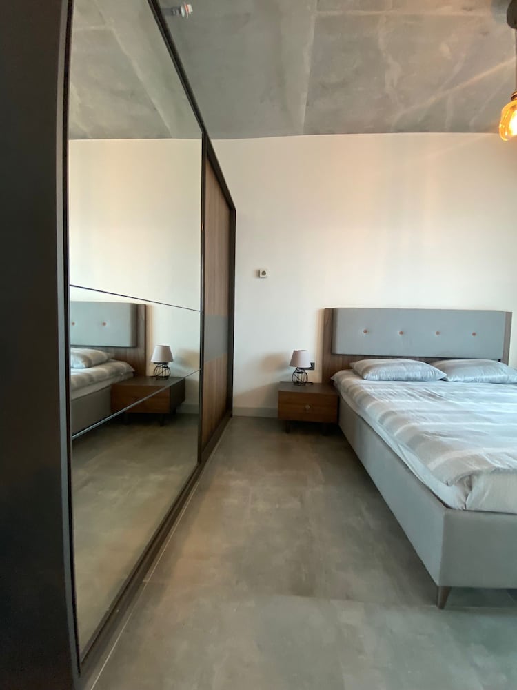 Deluxe Apartment, City View photo 2