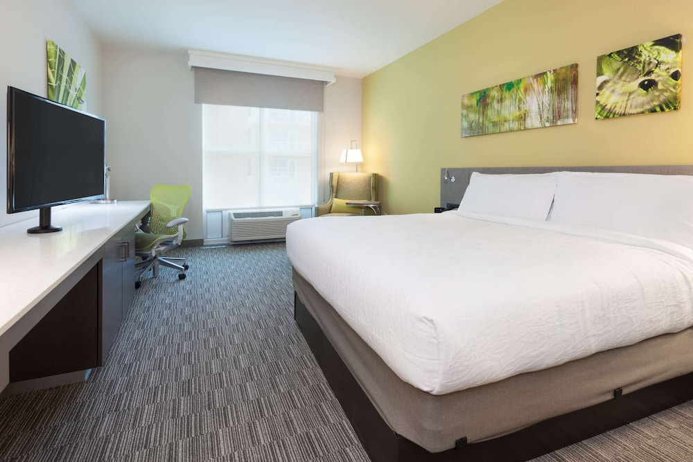 1 King Bed, Hearing Accessible, Pool View