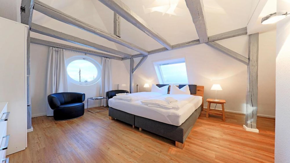 Deluxe Double Room, 1 Queen Bed, Harbor View photo 2