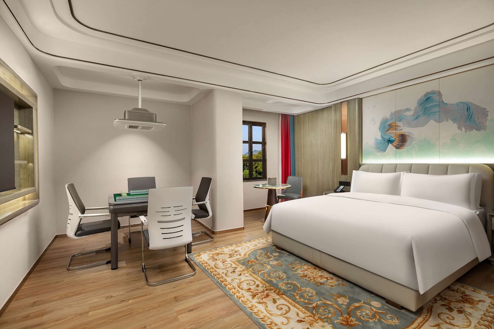 Room, 1 King Bed, Non Smoking (Majhong) photo 1