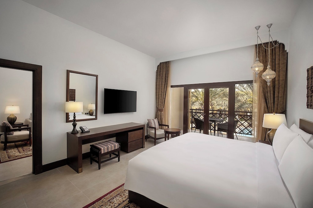 Deluxe Room, 1 King Bed, Resort View