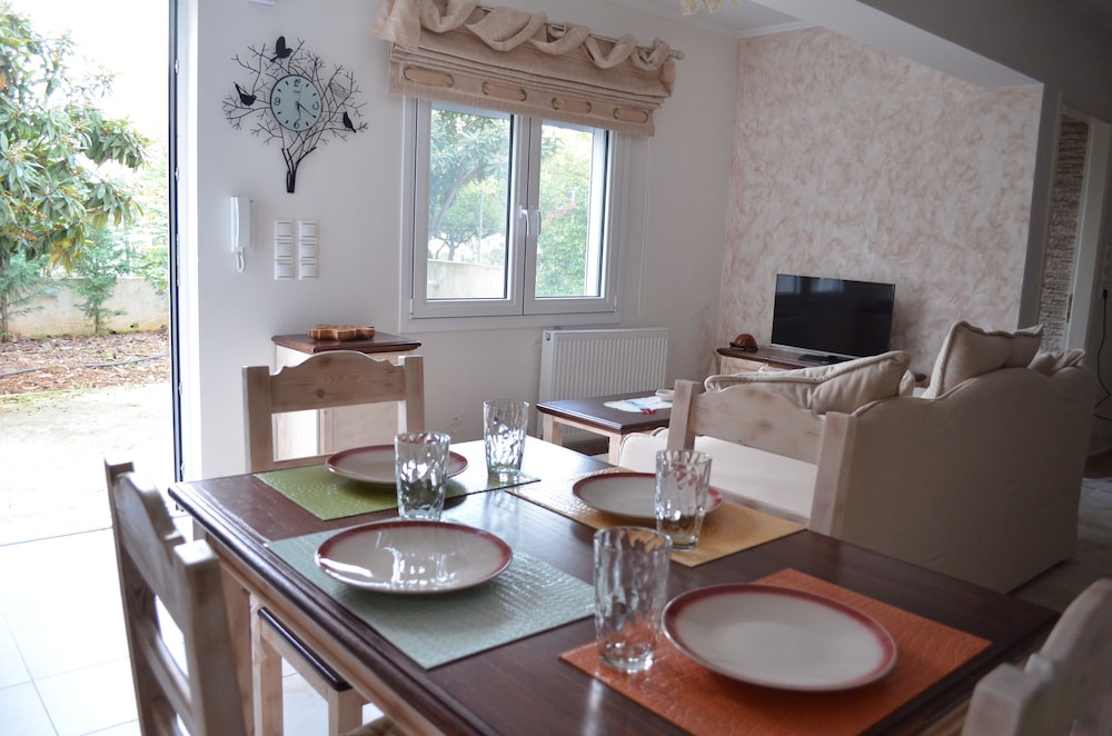 Romantic Studio, Garden View photo 2