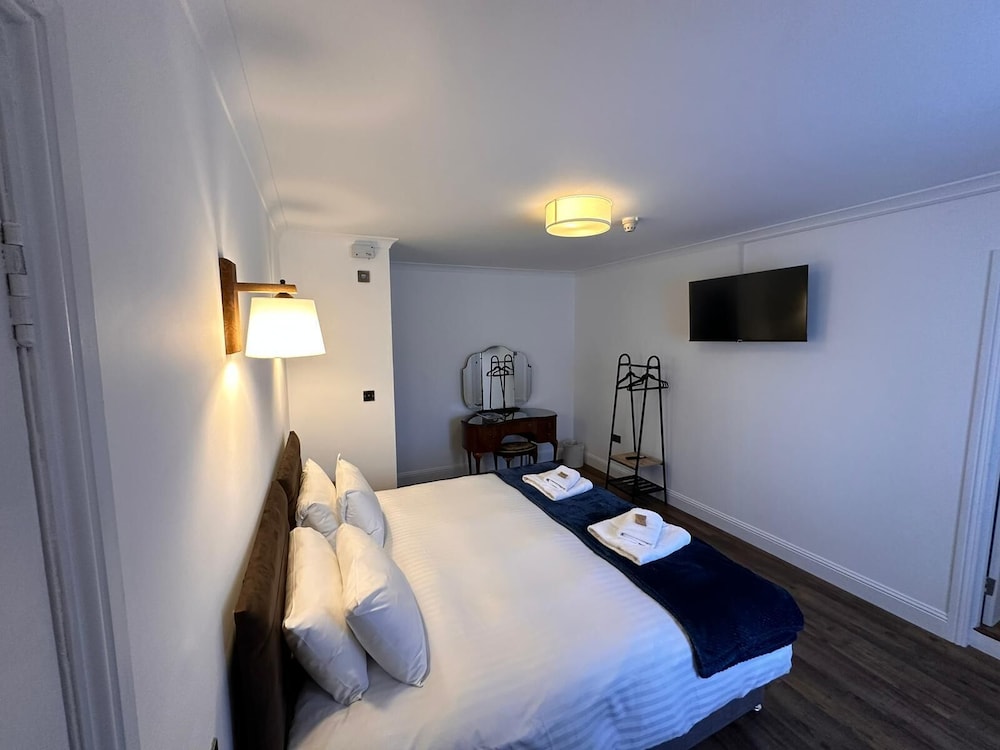 Classic Suite, 1 King Bed with Sofa bed, Non Smoking photo 3