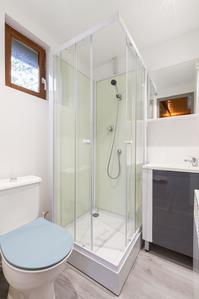Classic Chalet, 2 Bedrooms photo 2