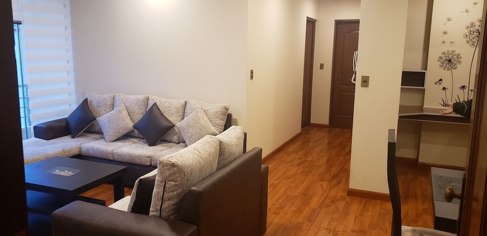 Apartment photo 2