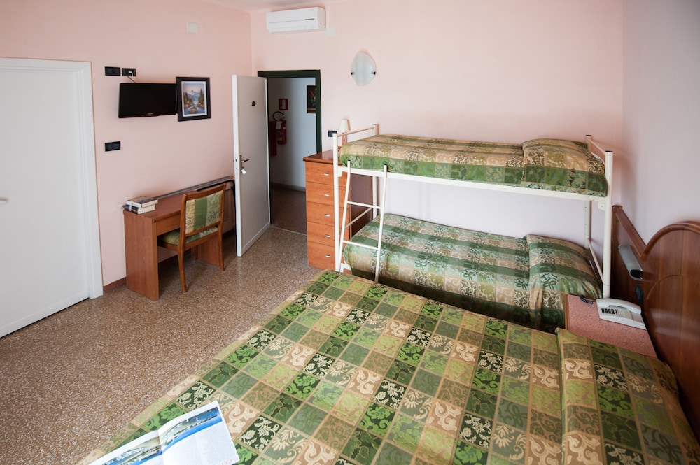 Quadruple Room photo 1