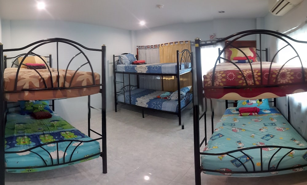 8-Bed Mixed Dorm photo 1