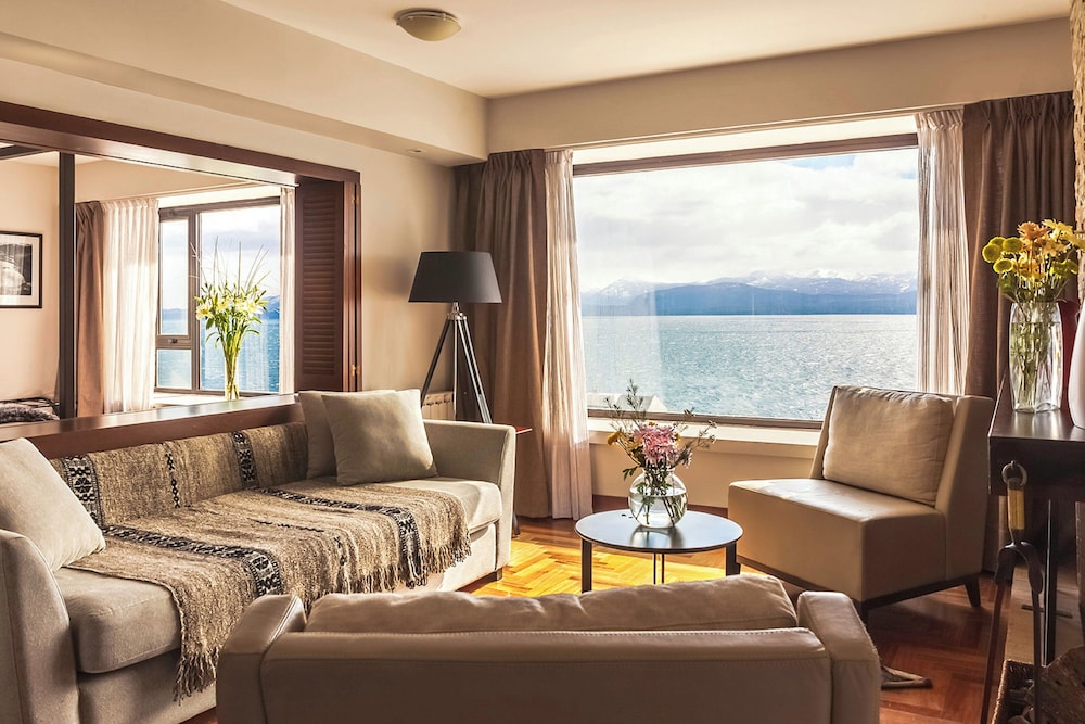 Suite, 1 King Bed, Lake View (Pool Access) photo 1