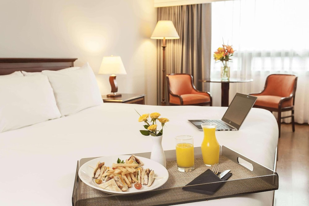 Suite, 1 King Bed, Non Smoking