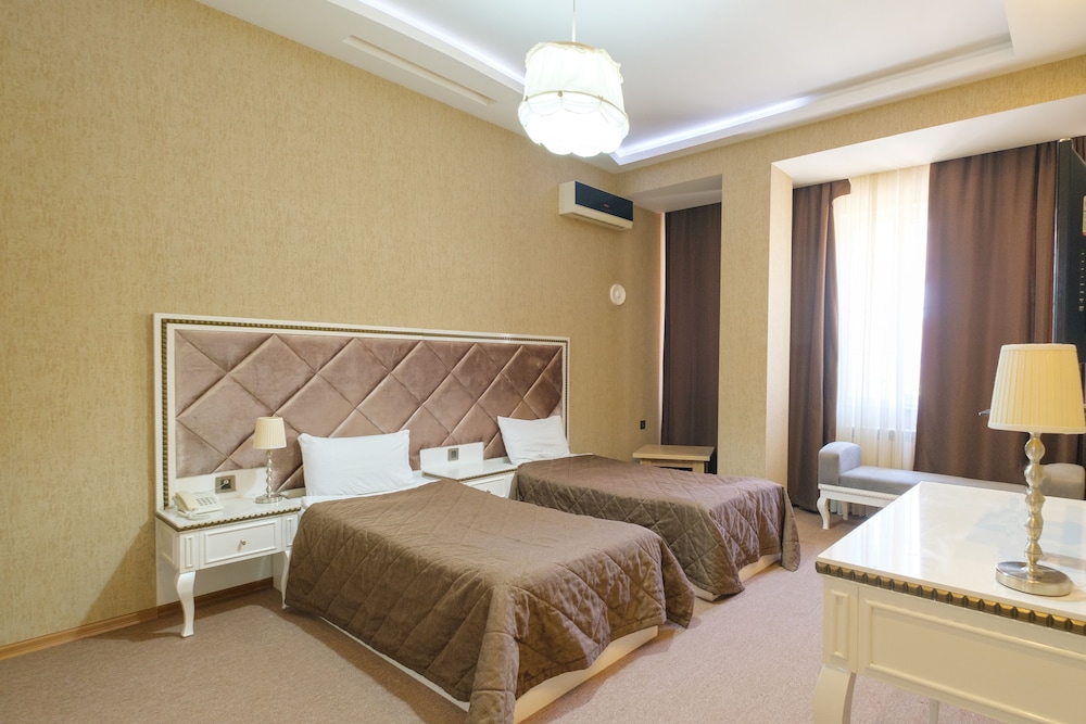 Twin Room - Photo 3