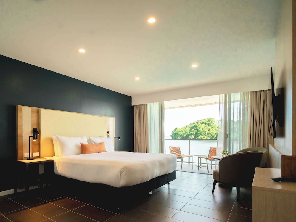 Deluxe Room, 1 King Bed, Ocean View photo 3