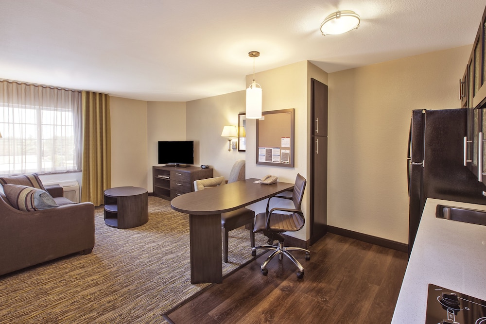 Suite, 1 Queen Bed, Accessible, Non Smoking (Hearing) - Photo 2