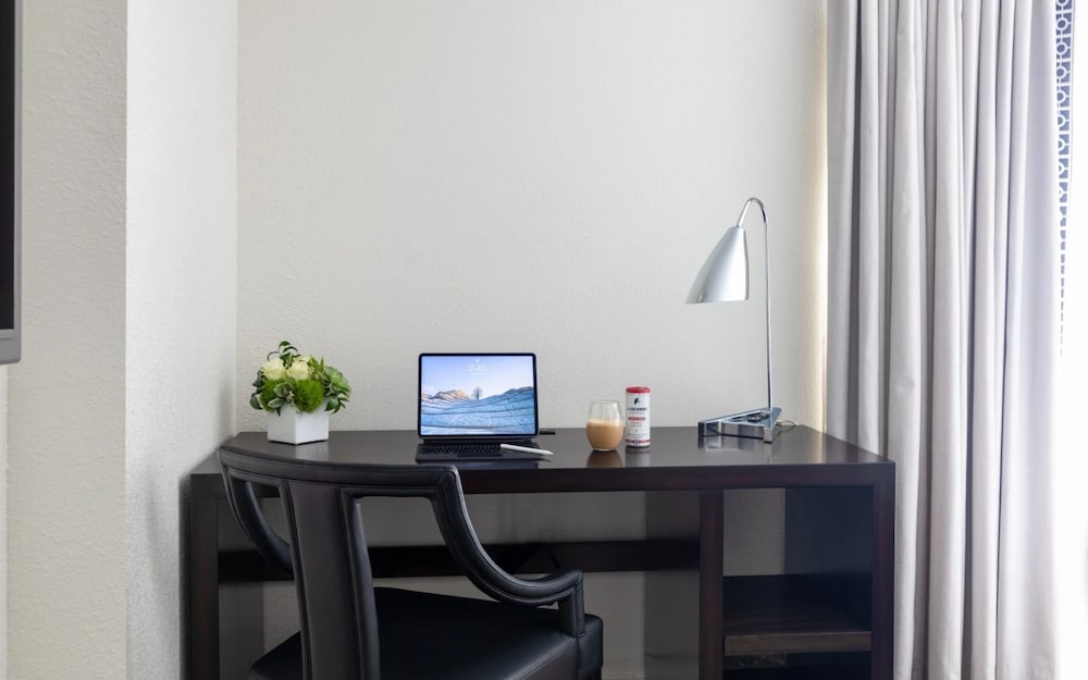Signature Room, 1 Bedroom (Recently Renovated) thumbnail 6