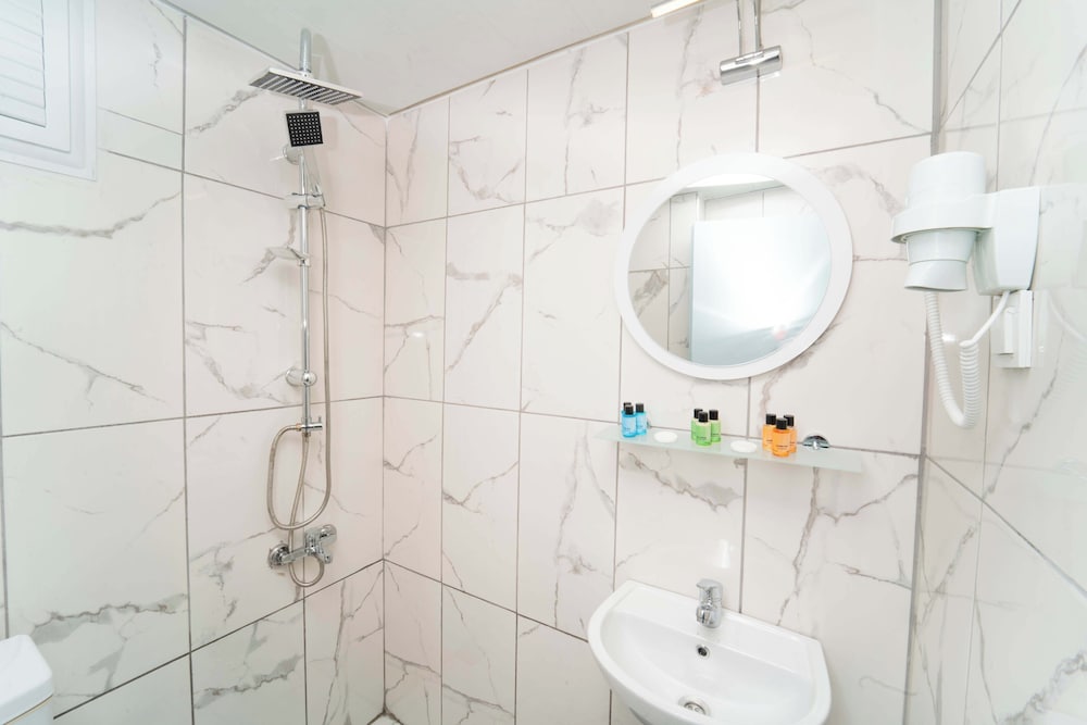 Standard Room - Photo 22