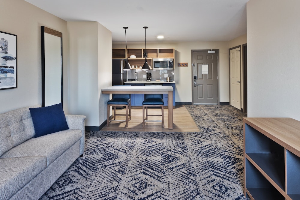 Suite, 1 Queen Bed - Photo 2