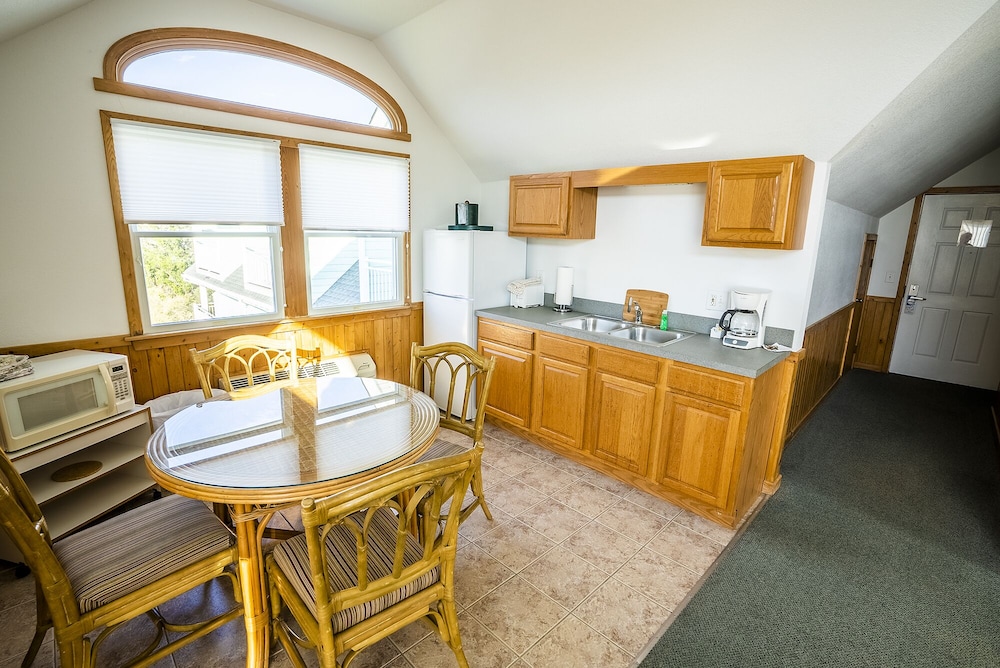 Standard Suite, 1 Bedroom, Non Smoking (Suite 305, Private Deck, Harbor Front) photo 1