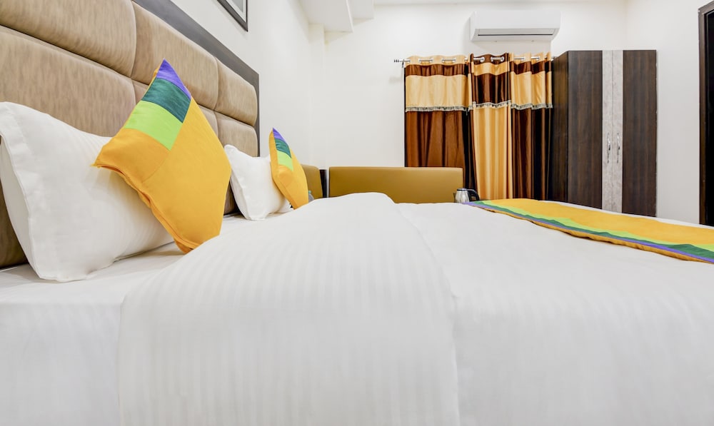 Deluxe Room - Photo 5
