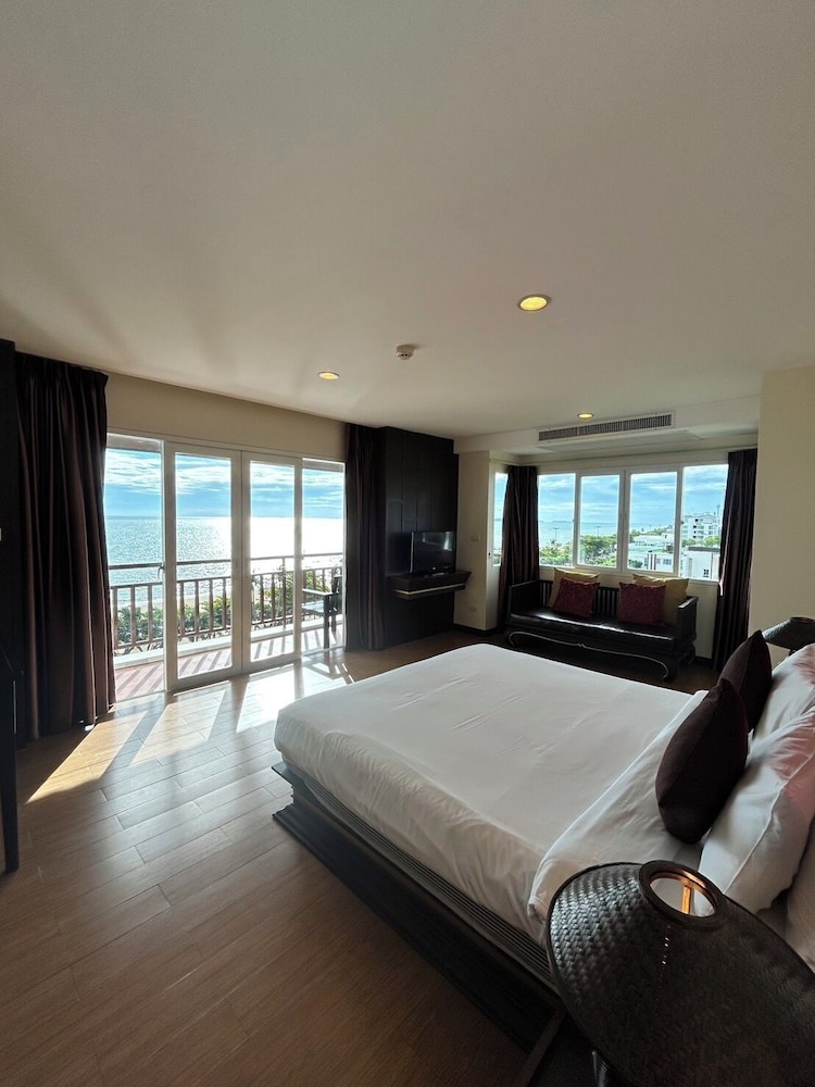 Heritage Front Beach Suite