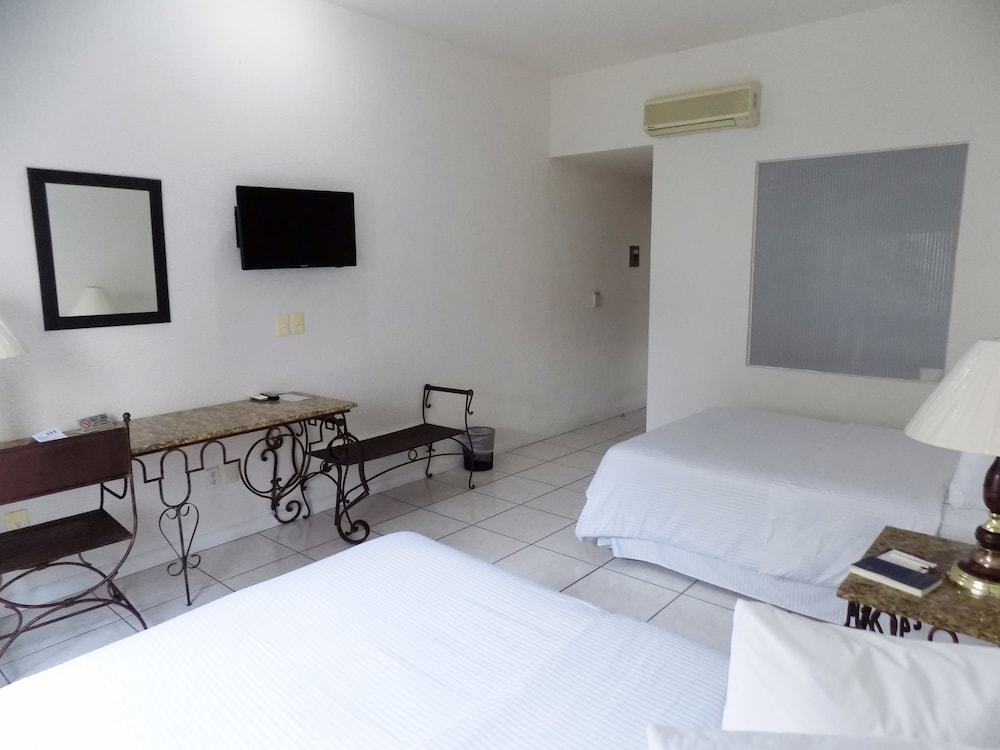 Standard Double Room, 2 Double Beds - Photo 4