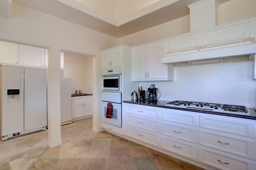 Luxury House photo 3