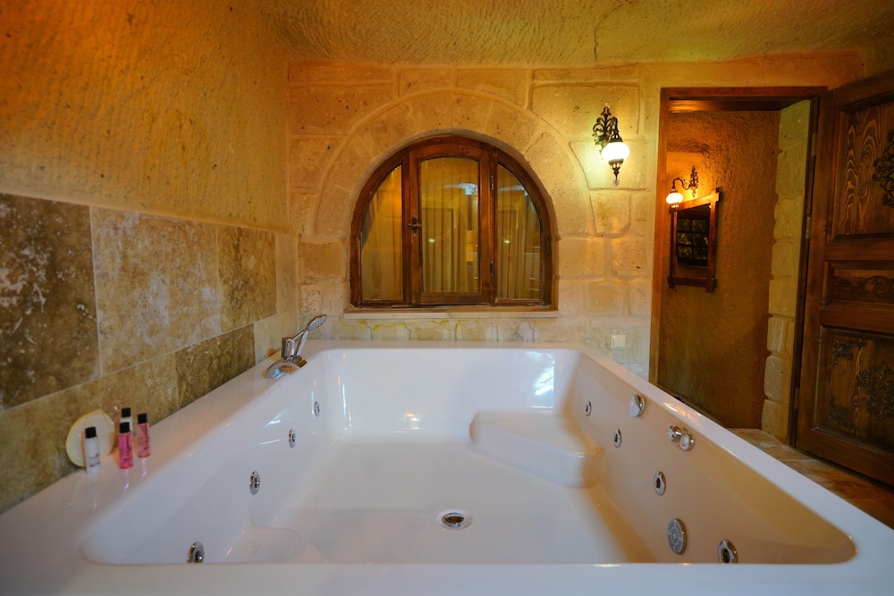 Nazende Hammam Jacuzzi Cave Suite - Photo 22