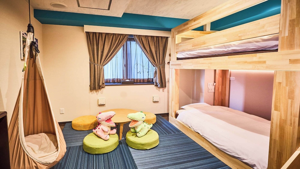 Casual 4, 2 Bank Beds, with Free All-you-can-drink Alcohol (Non Smoking)