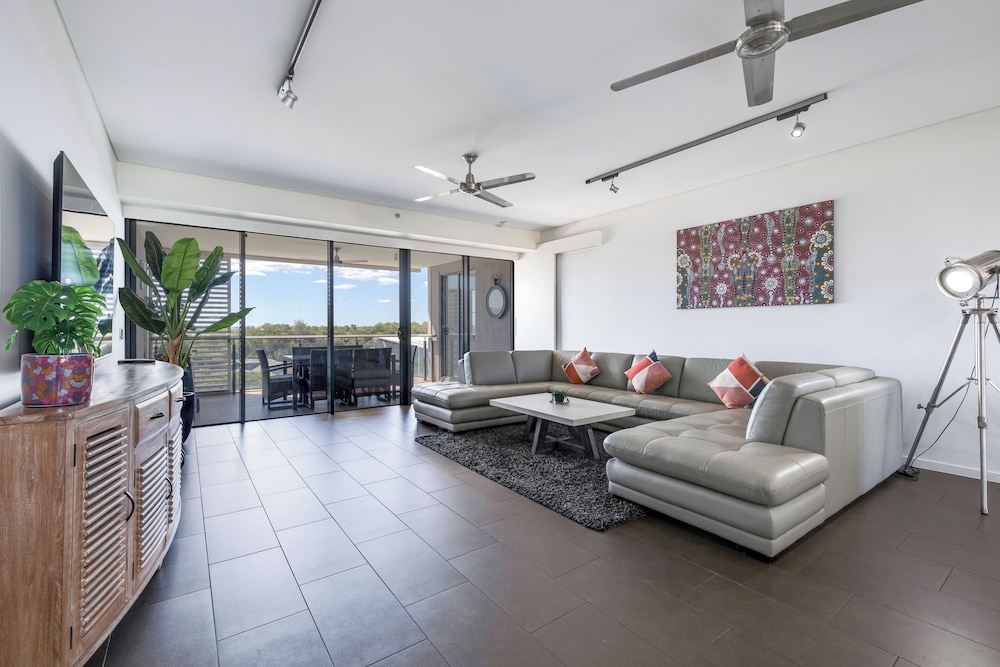 Family Apartment, 3 Bedrooms, Ocean View photo 2
