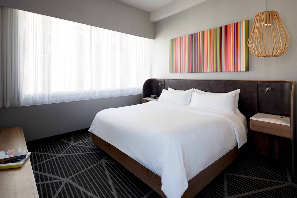 Suite, 1 Bedroom, City View thumbnail 5