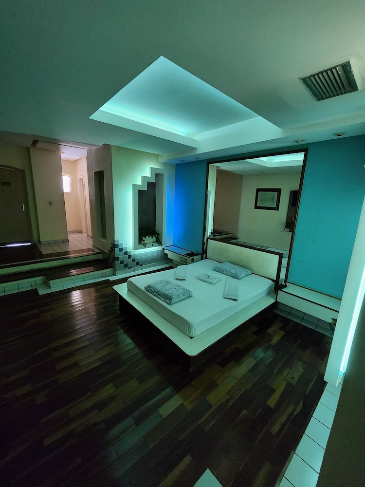 Executive Suite photo 2