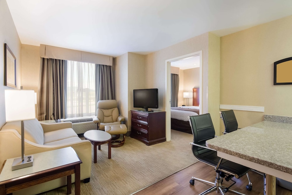 Suite, Multiple Beds, Non Smoking (1st Floor) - Photo 5