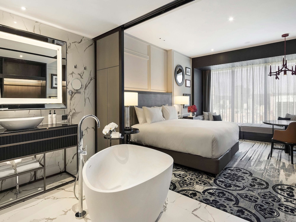 Luxury Room, 1 King Bed, Club Lounge Access