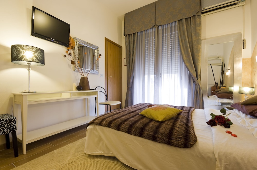 Family Suite, 2 Bedrooms, 2 Bathrooms, Corner (Emotional)