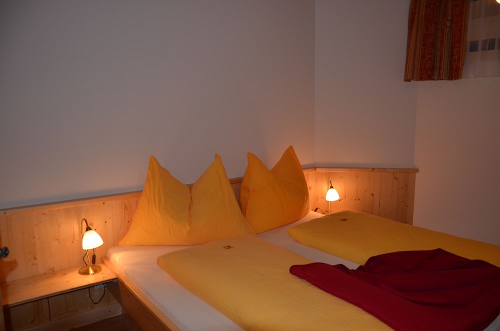 Standard Suite, 1 Bedroom, Non Smoking, Mountain View photo 1