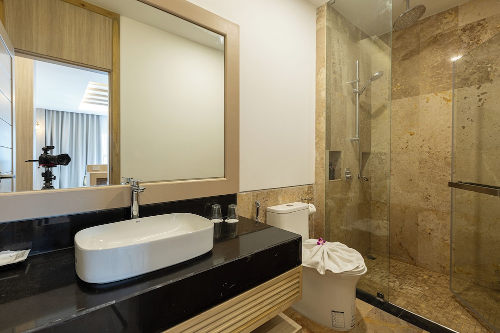 New Grand Deluxe Room - Photo 5