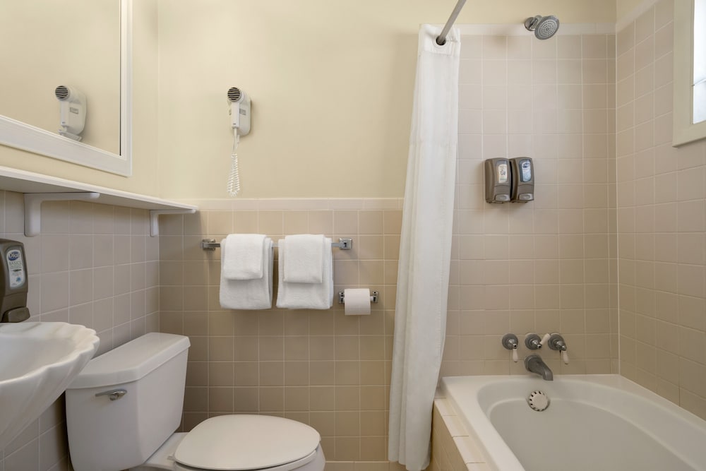 Standard Room, 1 Double Bed, Non Smoking (Lobby Level) photo 2