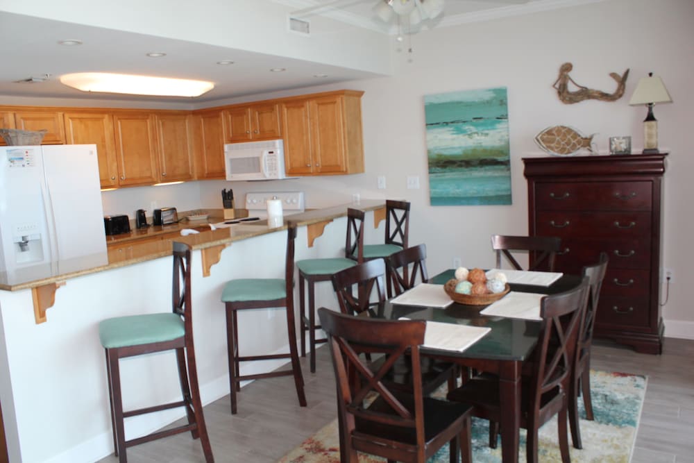 Condo, 2 Bedrooms, Balcony, Ocean View (406) photo 2