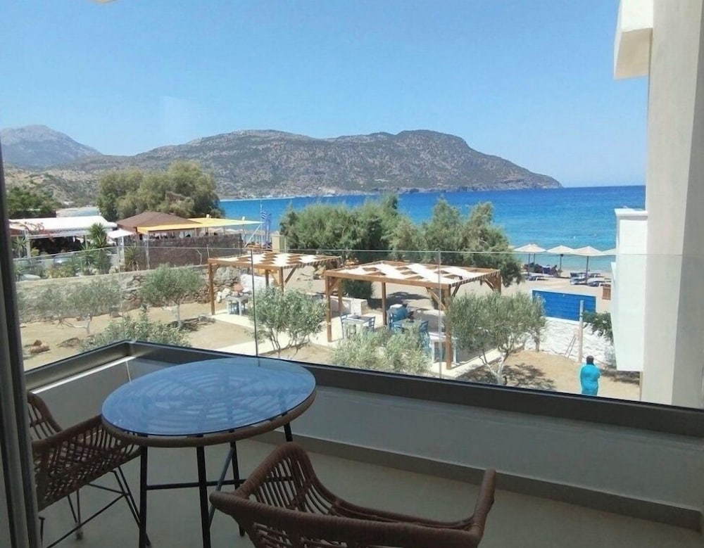 Deluxe Studio, Sea View, Beachfront photo 2