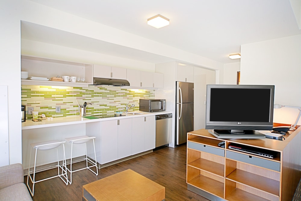 Studio, 2 Queen Beds, Kitchen - Photo 2