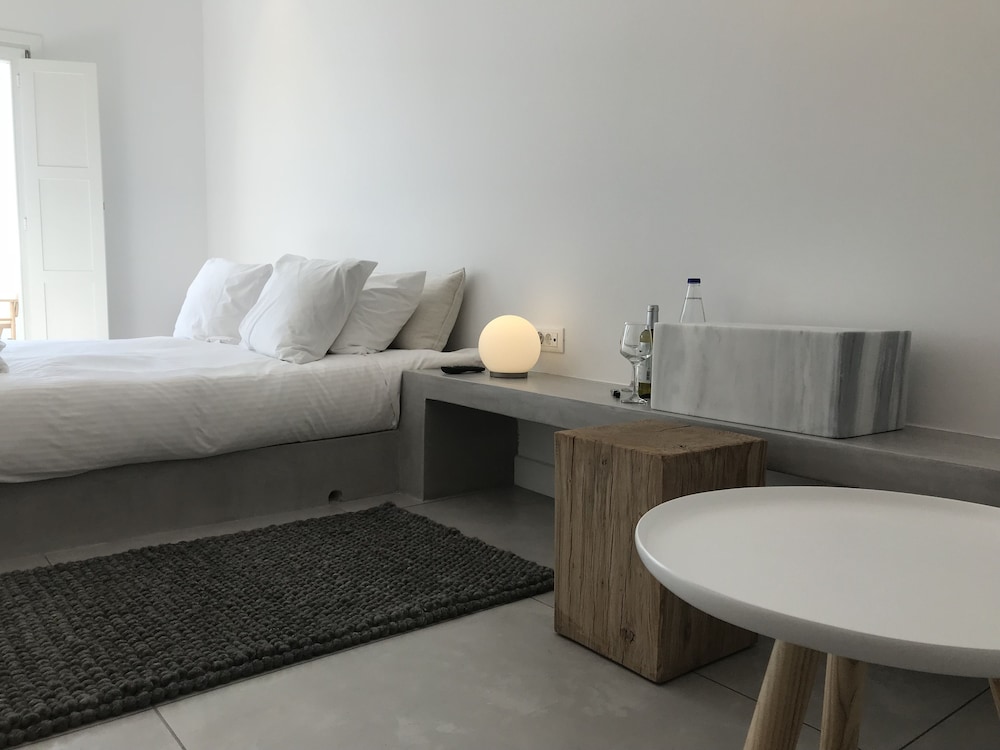 Superior Suite, 1 Queen Bed, Balcony, Sea View - Photo 7