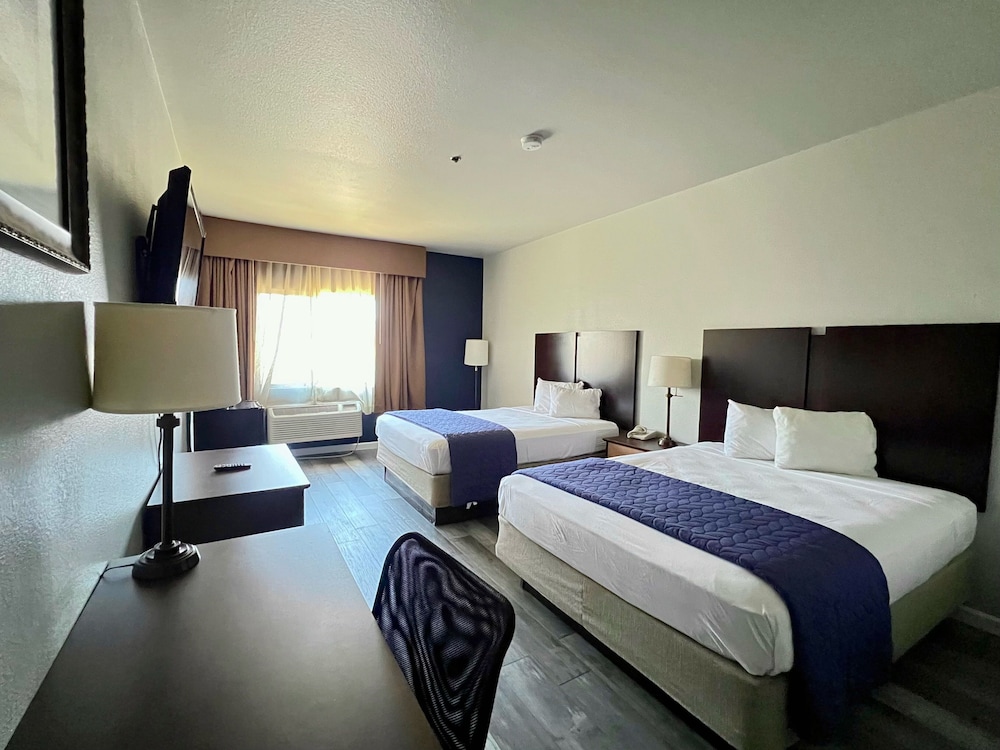 Standard Room, 2 Queen Beds photo 2