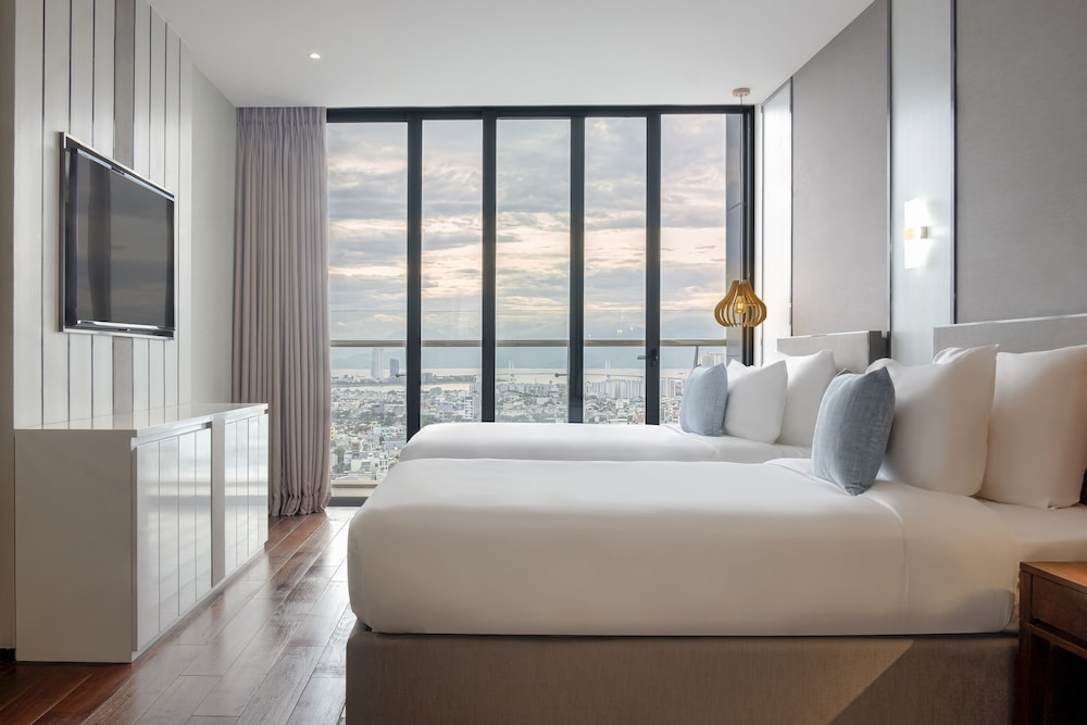 Executive Suite, City View photo 3