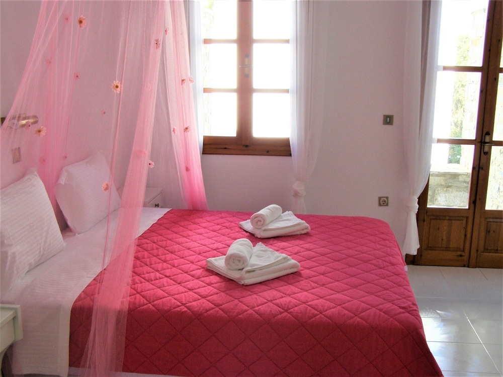 Deluxe Room - Photo 9