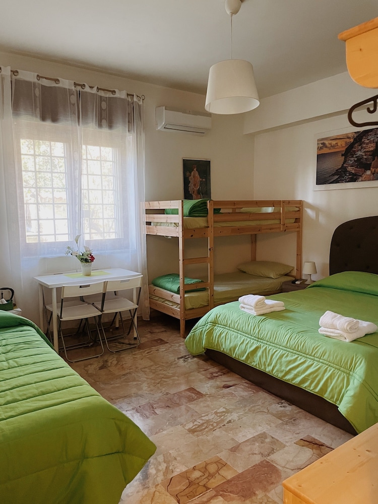 Family Quadruple Room, Garden View photo 2