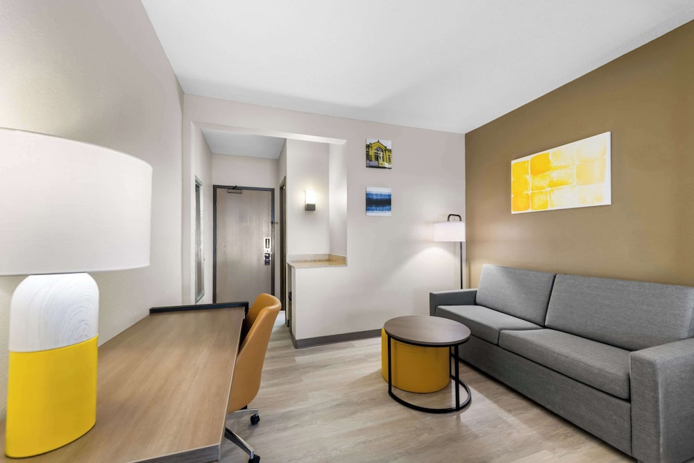 Suite, 2 Queen Beds, Non Smoking (Sofa Bed) - Photo 3