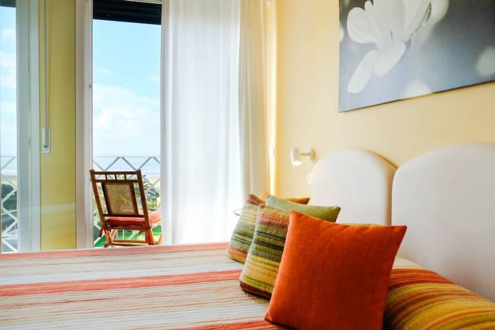 Deluxe Room, Balcony photo 1