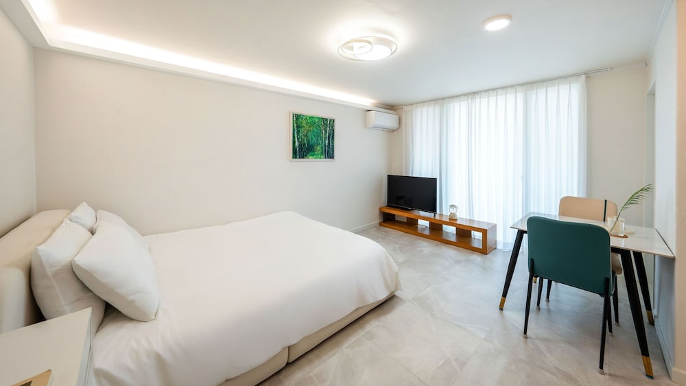 Basic Room, 1 Bedroom (301 (Mountain View))